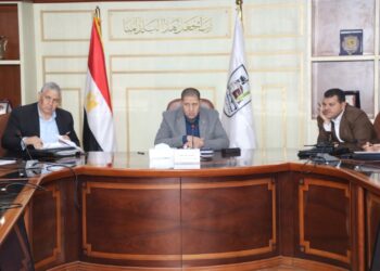 السكرتير العام بمحافظة بني سويف يترأس اجتماع اللجنة الدائمة للكهرباء 