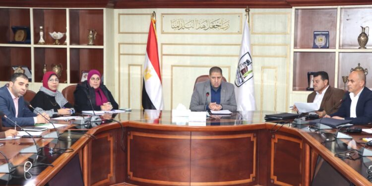 السكرتير العام بمحافظة بني سويف يترأس الاجتماع الدوري للجنة التنسيقية لمنظومة التصالح