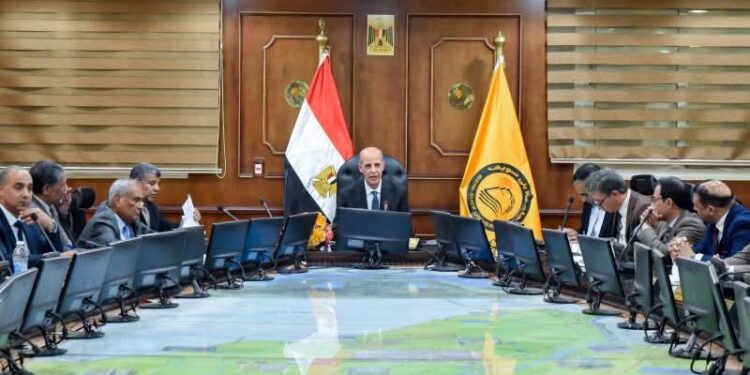 مجلس جامعة بني سويف يوافق على تنظيم عدد من القوافل الشاملة لقري ومراكز المحافظة خلال إبريل المقبل