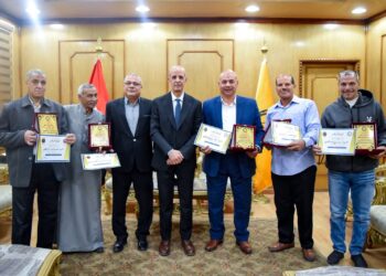 مجلس جامعة بني سويف يكرم أعضاء الجهاز الإداري ممن بلغوا السن القانونية خلال مارس