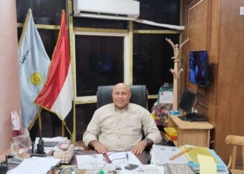 رئيس حي غرب أسيوط يقيل أفراد المتابعة الميدانية ويسند مهامهم لمدير الإشغالات