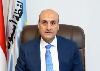 محافظ أسيوط يشدد على تطبيق قرار إغلاق المحلات الساعة 9 مساءً بدءًا من اليوم السبت.. ولا تهاون مع المخالفين