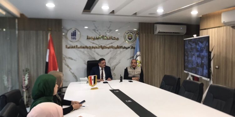 محافظ أسيوط: غرفة العمليات تتابع الطقس على مدار الساعة وتعامل فوري مع أي طارئ