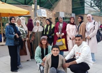 فريق السعادة.. 27 متطوعًا يرسمون البسمة على وجوه المصريين بزيارة إنسانية لمستشفى 57357