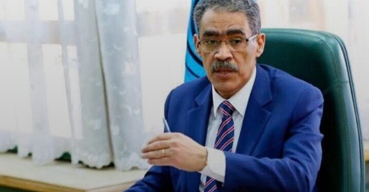 وزارة الدولة للإعلام ترد على إساءات فؤاد الهاشم