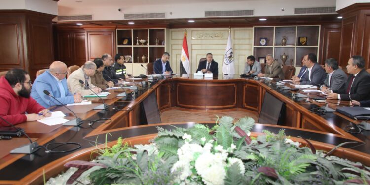 السكرتير العام ببني سويف يترأس الاجتماع الشهري لمجلس إدارة مشروع المواقف