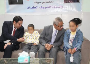 محافظ بني سويف يُعيّد على الأيتام والمُسنين في أول أيام عيد الفطر المبارك بحضور قيادات المحافظة