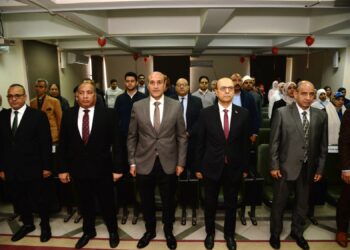 بدعم مجتمعي وتكلفة 600 ألف جنيهاً.. محافظ أسيوط يفتتح عيادة اليوم الواحد للعلاج الكيماوي للأطفال