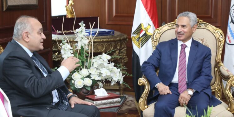 محافظ بني سويف يلتقى نائب وزير المالية