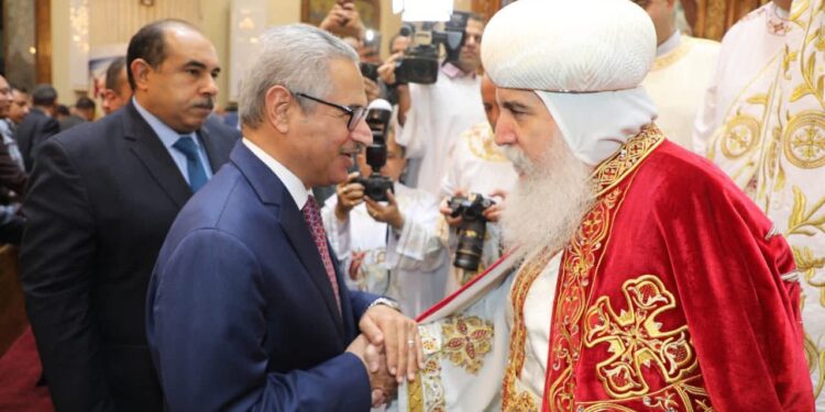محافظ بني سويف يشهد مراسم قداس عيد القيامه بمطرانية بني سويف