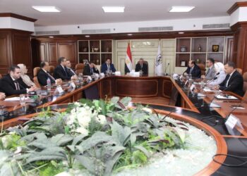 محافظ بني سويف يعقد لقاءً مع أعضاء مجلسي النواب والشيوخ لمناقشة الملفات الخدمية واحتياجات المواطنين