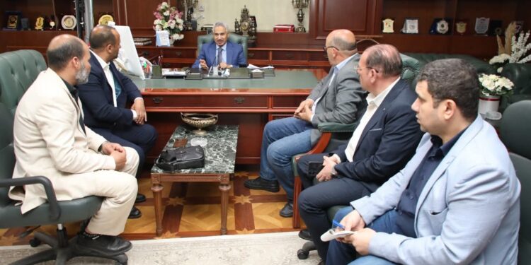 محافظ بني سويف يلتقى مسؤولى المحطة الإقليمية لمصر الوسطى بسدس لمناقشة سير العمل بالمحطة وأنشطتها
