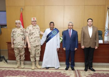 محافظ بني سويف ومدير جمعية المحاربين يُكرّمان عددا من أُسر شُهداء القوات المسلحة ومُصابي العمليات الحربية