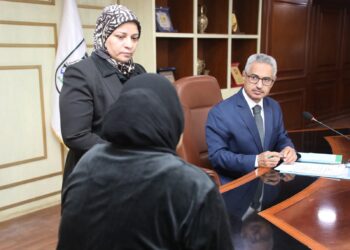 محافظ بني سويف يواصل لقاءاته الأسبوعية مع المواطنين لبحث مشاكلهم وشكواهم واحتياجاتهم
