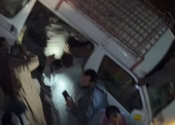 إصابة 5 أشخاص في انقلاب ميكروباص بطريق منفلوط الزراعي