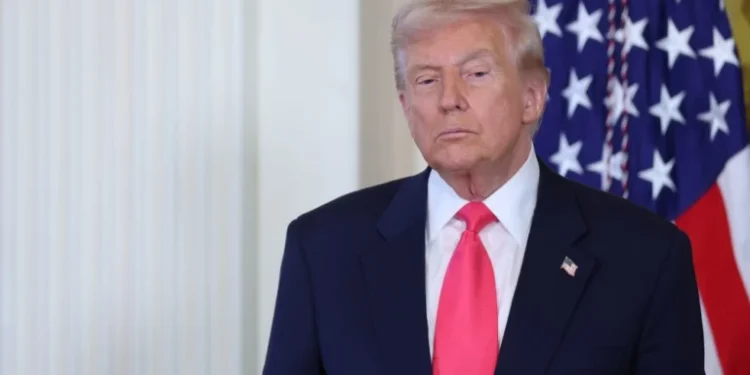 ترامب يهدد طهران: “إذا انتهت الهدنة غدًا.. القنابل ستنفجر”