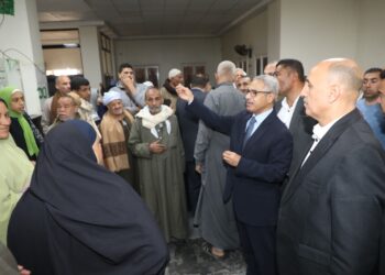 محافظ بني سويف ” خلال جولته بالواسطى وناصر” يلتقي المواطنين ويوجه بتسجيل بياناتهم ومتابعة مطالبهم