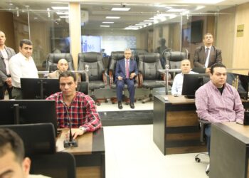 محافظ بني سويف يتابع بلاغ بشحوط معدية أشمنت وتعويمها وإخلاء الركاب دون اصابات