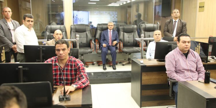 محافظ بني سويف يتابع بلاغ بشحوط معدية أشمنت وتعويمها وإخلاء الركاب دون اصابات