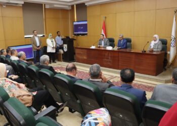 محافظ بني سويف يشهد ندوة تثقيفية موسعة عن معايير ومؤشرات قياس الكفاءات الوظيفية والسلوكية للعاملين بالجهاز الإداري