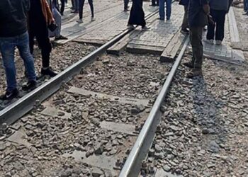 فاجعة في منقباد.. القطار ينهي حياة شاب أثناء عبوره المزلقان بأسيوط