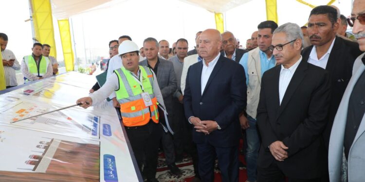 وزير النقل ومحافظ بني سويف يشهدان التشغيل التجريبي للمرحلة الأولى من مشروع محور الفشن التنموي على النيل