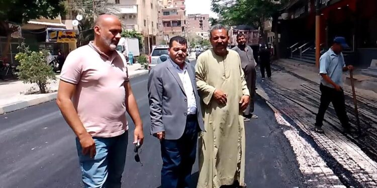الوحدة المحلية لمركز ومدينة بني سويف تواصل تنفيذ مشروعات الخطة الاستثمارية لتطوير شبكة الطرق وتحسين البنية التحتية 