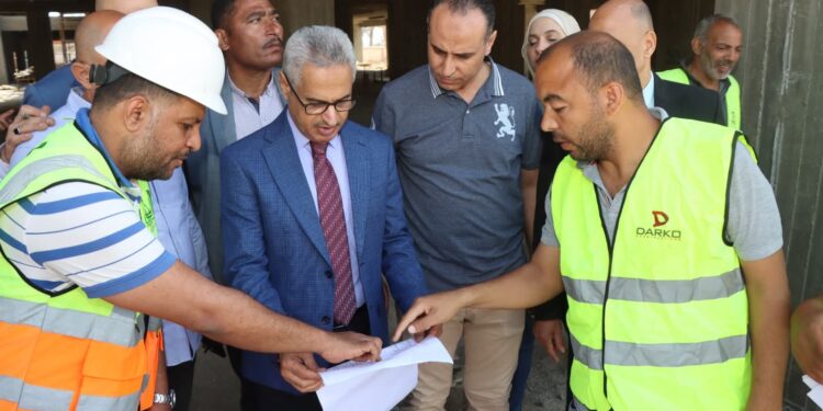 محافظ بني سويف يتفقد مشروعي إحلال وتجديد مستشفيي ببا وسمسطا المركزيين