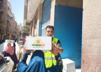 مؤسسة نهضة بني سويف تواصل توزيع لحوم الأضاحي والمواد الغذائية على الأسر الأولى بالرعاية بالمحافظة