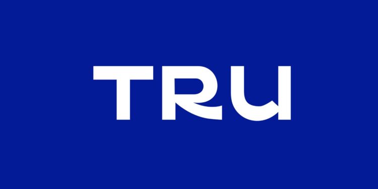 تطبيق TRU يحصل على شهادة الامتثال لمعيار أمن بيانات بطاقات الدفع PCI DSS v4.0 في إنجاز جديد يعزز ثقة العملاء والشركاء  كتبت هدى العيسوى    أعلن تطبيق TRU، الرائد في تطبيقات التمويل الاستهلاكي، عن حصوله رسميًا على شهادة الامتثال لمعيار أمن بيانات صناعة بطاقات الدفع PCI DSS V4.0.1، في خطوة تعكس التزام الشركة المستمر بتطبيق أعلى معايير الأمن السيبراني وحماية بيانات العملاء والشركاء.  ويُعد معيار PCI DSS أحد أهم المعايير العالمية المعترف بها في مجال حماية بيانات بطاقات الدفع، حيث يضمن تطبيق ضوابط أمنية متقدمة وإجراءات صارمة للحفاظ على سرية وأمن البيانات المالية، بما يعزز الثقة في المنصات الرقمية ويضمن توفير بيئة آمنة للمستخدمين.  ويكتسب هذا الإنجاز أهمية خاصة كونه تم تحقيقه خلال أقل من ثلاثة أشهر فقط من بدء المشروع، وذلك بالتعاون مع شركة IExperts التي تولت أعمال الاستشارات وإدارة المشروع بالكامل، مما يعكس جاهزية البنية التكنولوجية لدى TRU والتزام فرق العمل بتنفيذ أعلى معايير الأمن والكفاءة التشغيلية.  وفي هذا السياق، صرح ياسر شيشيني، رئيس أمن المعلومات في TRU:  “يمثل حصولنا على شهادة PCI DSS V4.0.1 محطة مهمة في رحلتنا نحو بناء منظومة مالية رقمية أكثر أمانًا وثقة. هذا الإنجاز يعكس التزامنا المستمر بحماية بيانات عملائنا وتطبيق أفضل الممارسات العالمية في مجال الأمن السيبراني. كما نفخر بتحقيق هذا الاعتماد خلال فترة قياسية بفضل التعاون المثمر بين فرق العمل وشركائنا.”  ومن جانبه، قال تامر شريف، رئيس قطاع التكنولوجيا في TRU:  “الأمن ليس مجرد متطلب تشغيلي، بل هو عنصر أساسي في كل قرار تقني نتخذه داخل TRU. حصولنا على هذا الاعتماد يؤكد قوة بنيتنا التكنولوجية وقدرتنا على التوسع مع الحفاظ على أعلى مستويات الأمان والموثوقية. ويواصل TRU الاستثمار في تطوير بنيته التكنولوجية وتعزيز منظومة الأمن السيبراني لديه، بما يضمن تقديم تجربة تمويل رقمية آمنة ومرنة تلبي احتياجات العملاء وتواكب أفضل المعايير العالمية في قطاع التكنولوجيا المالية.    كما صرح أحمد فوزي، العضو المنتدب  بشركة IExperts:  «”عندما بدأت TRU رحلة الامتثال لمعيار PCI DSS V4.0.1 كان الهدف واضحًا وطموحًا، وهو استكمال المشروع والحصول على الاعتماد خلال فترة زمنية محدودة. وقد قبلنا هذا التحدي، وسخرنا كافة مواردنا وخبراتنا الفنية والاستشارية لضمان تحقيق هذا الهدف في الوقت المستهدف. وشملت أعمالنا تنفيذ تحليل الفجوات، ووضع ومتابعة خطط المعالجة، وإدارة متطلبات الحوكمة والمخاطر والامتثال (GRC). ونفخر بأن نكون جزءًا من هذه القصة الناجحة التي تؤكد قدرة المؤسسات المصرية على تحقيق أعلى المعايير العالمية في الأمن السيبراني والامتثال.”»