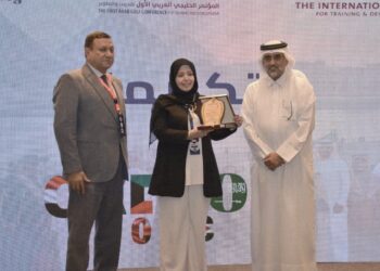 د. أميمة السيد تترأس جلسة بالمؤتمر العربي الخليجي للتدريب والتطوير بالقاهرة