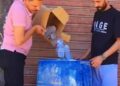 شباب الخير بطما يوزعون المياه الباردة على المارة ابتغاءً للأجر والثواب