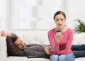 زوجتي تفتش هاتفي..ماذا أفعل؟