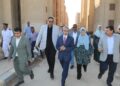 محافظ بني سويف يعاين ميدانيًا بعض المشكلات بعدد من الوحدات السكنية بمناطق الإسكان الاجتماعي