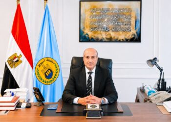 لحماية العمال من الموجة الحارة.. محافظ أسيوط يقرر تعديل مواعيد ورديات النظافة بالمراكز والاحياء