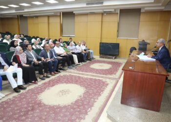محافظ بني سويف يلتقي حملة الدكتوراه والماجستير من العاملين بالديوان العام والوحدات المحلية 